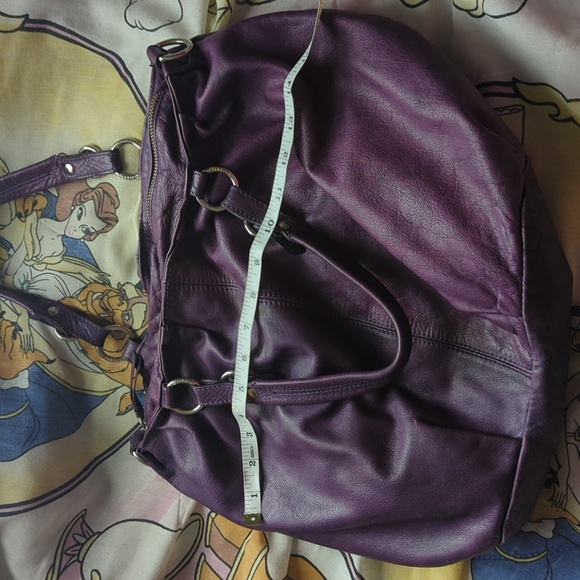 Purple italian leather hobo bag, large bag with zip top, soft distressed leather - Picture 9 of 16